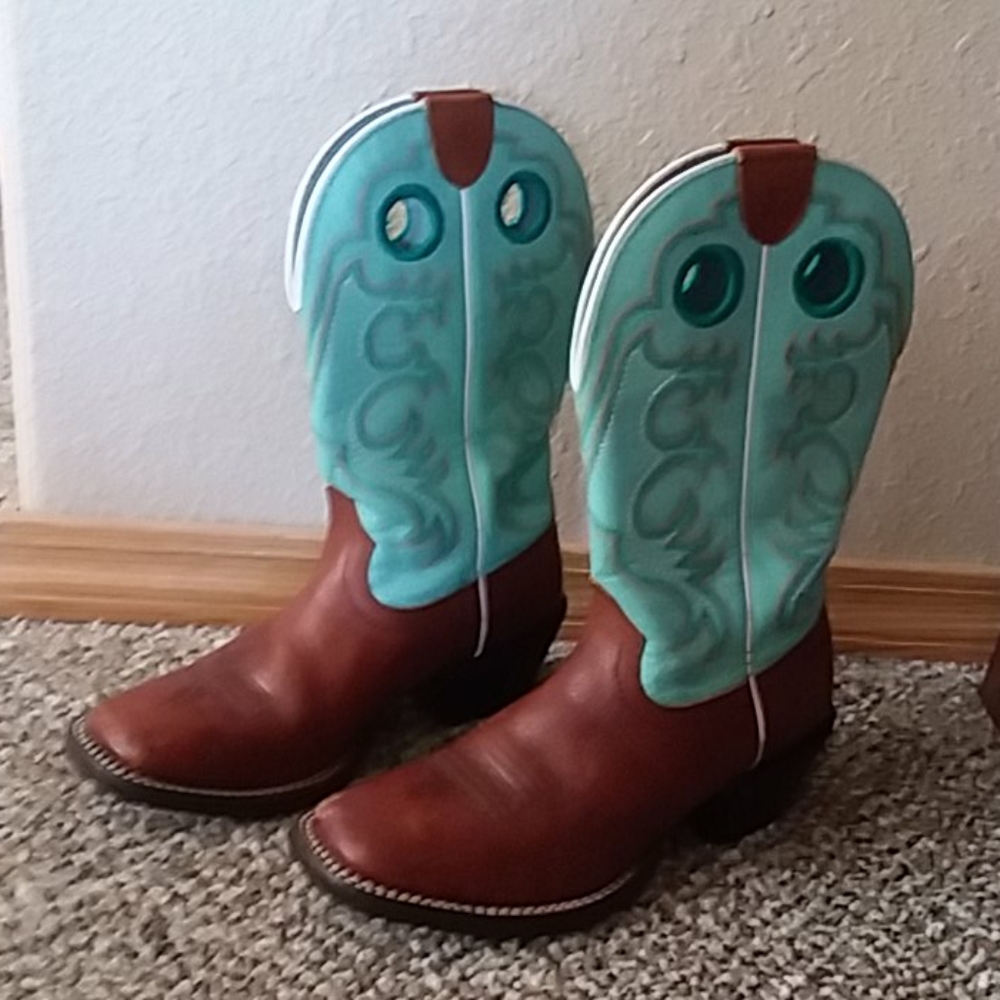 Ariat square toed 5.5B boots